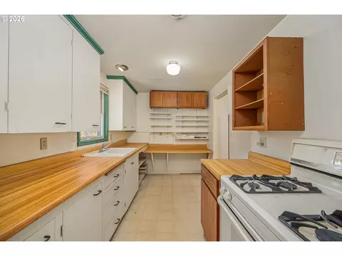 Kitchen - 2161 Hilyard St, Eugene, OR 97405 photo 2 of 2
