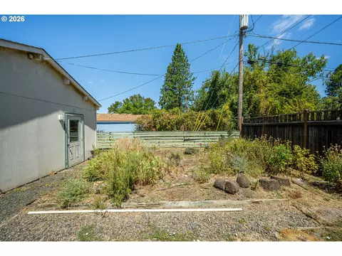 Exterior - 2161 Hilyard St, Eugene, OR 97405 photo 6 of 12