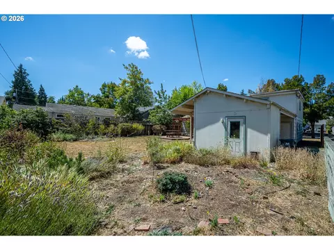 Exterior - 2161 Hilyard St, Eugene, OR 97405 photo 11 of 12
