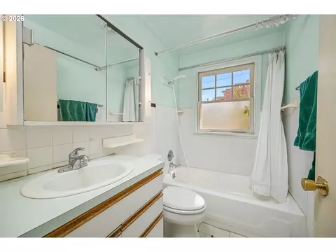 Bath - 2161 Hilyard St, Eugene, OR 97405 photo 1 of 2