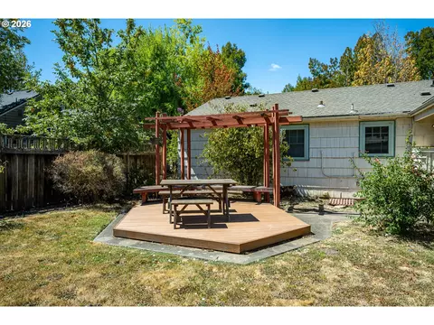 Exterior - 2161 Hilyard St, Eugene, OR 97405 photo 5 of 12