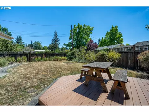 Exterior - 2161 Hilyard St, Eugene, OR 97405 photo 8 of 12
