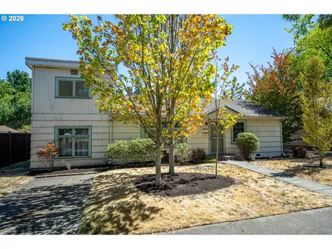 Exterior - 2161 Hilyard St, Eugene, OR 97405 photo 2 of 12