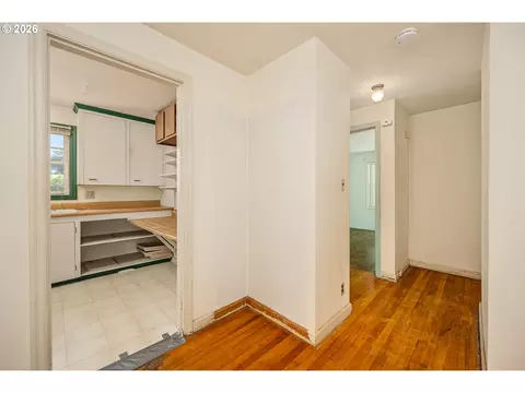 Entry Way - 2161 Hilyard St, Eugene, OR 97405 photo 1 of 2