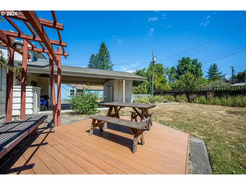 Exterior - 2161 Hilyard St, Eugene, OR 97405 photo 9 of 12