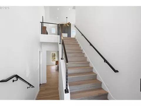 Entry Way - 3490 Southview Dr, Eugene, OR 97405 photo 1 of 2