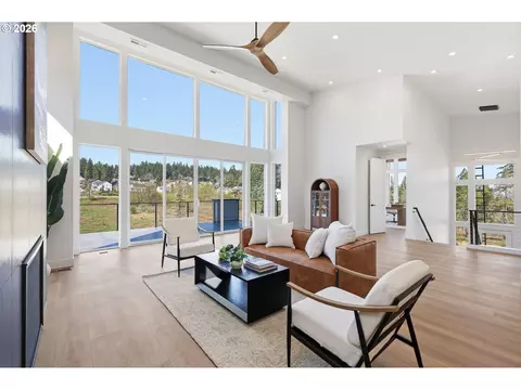 Living - 3490 Southview Dr, Eugene, OR 97405 photo 5 of 9