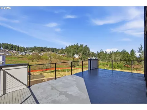 Exterior - 3490 Southview Dr, Eugene, OR 97405 photo 7 of 9