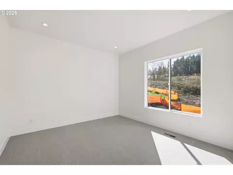 Bedroom - 3490 Southview Dr, Eugene, OR 97405 photo 5 of 7