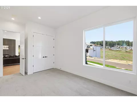 Bedroom - 3490 Southview Dr, Eugene, OR 97405 photo 6 of 7