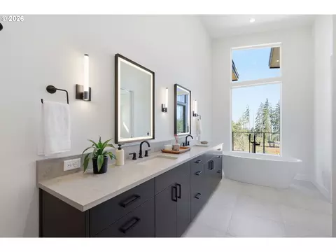 Bath - 3490 Southview Dr, Eugene, OR 97405 photo 3 of 7