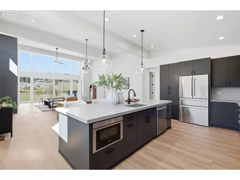 Kitchen - 3490 Southview Dr, Eugene, OR 97405 photo 5 of 5