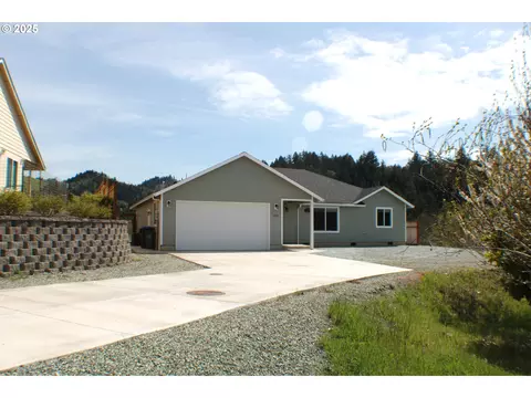1340 NE Lisa Way, Myrtle Creek, OR 97457