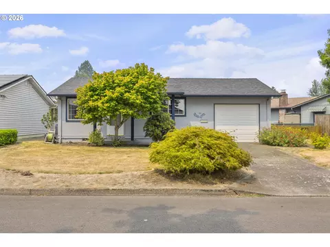 2101 Country Club Ct, Woodburn, OR 97071