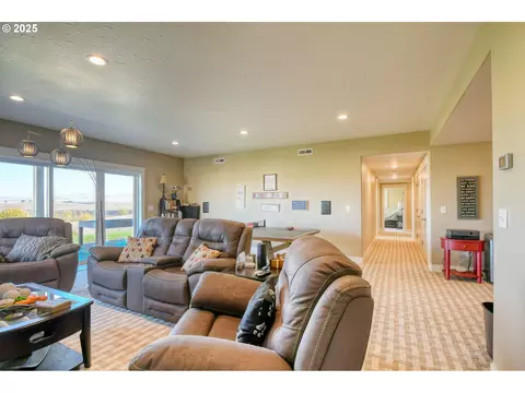 Entry Way - 70349 Lakeside Rd, Pendleton, OR 97801 photo 2 of 3
