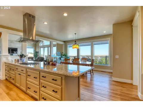 Kitchen - 70349 Lakeside Rd, Pendleton, OR 97801 photo 3 of 5