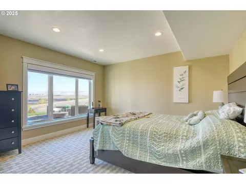 Bedroom - 70349 Lakeside Rd, Pendleton, OR 97801 photo 5 of 5
