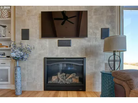 Living - 70349 Lakeside Rd, Pendleton, OR 97801 photo 2 of 5