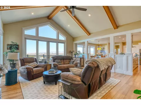 Living - 70349 Lakeside Rd, Pendleton, OR 97801 photo 1 of 5