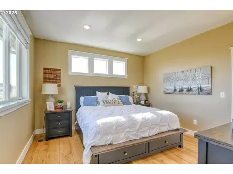Bedroom - 70349 Lakeside Rd, Pendleton, OR 97801 photo 3 of 5