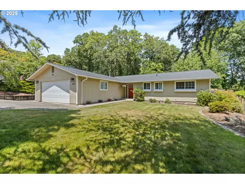 2138 SE Lois Dr, Roseburg, OR 97470