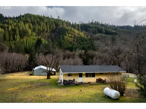 467 Slide Creek Rd, Myrtle Creek, OR 97457