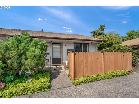 15200 SW Crown Dr #4, King City, OR 97224