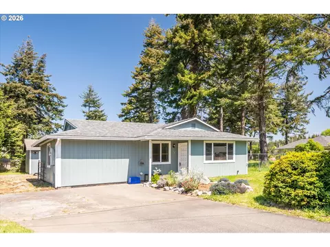 1135 1st St NE, Bandon, OR 97411
