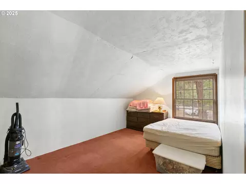 Bedroom - 80982 Cougar Ln, Heppner, OR 97836 photo 1 of 3