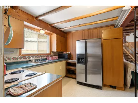 Kitchen - 80982 Cougar Ln, Heppner, OR 97836 photo 5 of 5