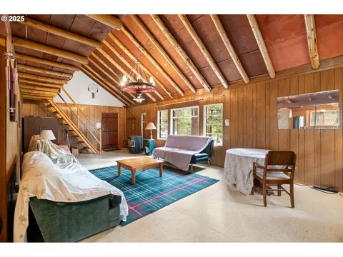 Living - 80982 Cougar Ln, Heppner, OR 97836 photo 1 of 3