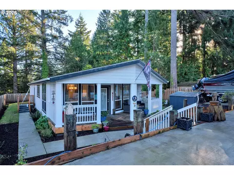 89555 Shore Crest Dr, Florence, OR 97439