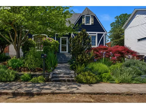 135 S 8th St, Saint Helens, OR 97051