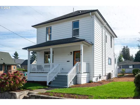 974 NE Winona St, Portland, OR 97211