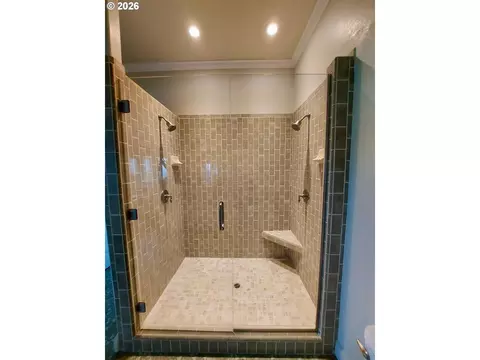 Bath - 90834 Coburghills Dr, Eugene, OR 97408 photo 3 of 6