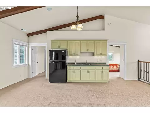 Kitchen - 90834 Coburghills Dr, Eugene, OR 97408 photo 3 of 4