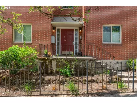 2409 SE 51st Ave #10, Portland, OR 97206