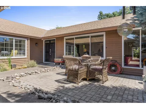 5585 NW Tamarron Pl, Portland, OR 97229