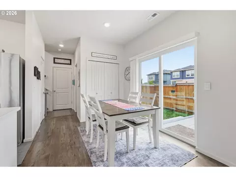 Dining - 2998 Fenya St, Springfield, OR 97477 photo 1 of 2