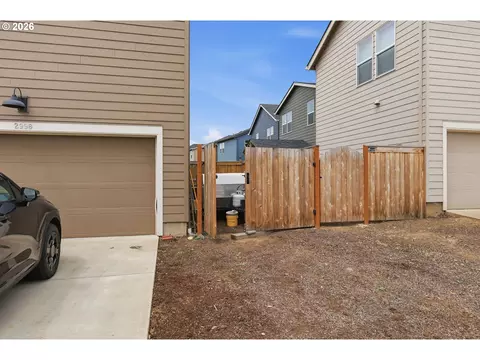 Exterior - 2998 Fenya St, Springfield, OR 97477 photo 7 of 11