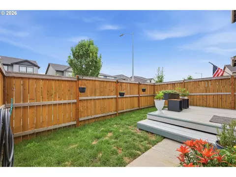 Exterior - 2998 Fenya St, Springfield, OR 97477 photo 6 of 11