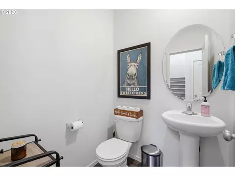 Bath - 2998 Fenya St, Springfield, OR 97477 photo 1 of 3