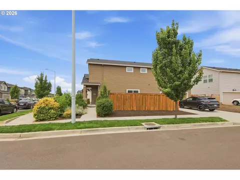 Exterior - 2998 Fenya St, Springfield, OR 97477 photo 9 of 11