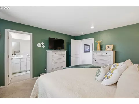 Bedroom - 2998 Fenya St, Springfield, OR 97477 photo 3 of 4