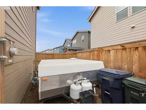 Exterior - 2998 Fenya St, Springfield, OR 97477 photo 8 of 11