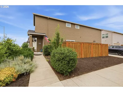 Exterior - 2998 Fenya St, Springfield, OR 97477 photo 10 of 11