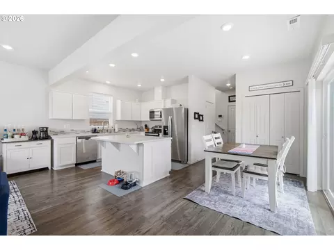 Kitchen - 2998 Fenya St, Springfield, OR 97477 photo 4 of 4