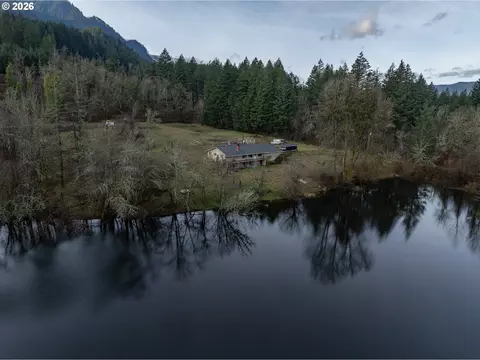 820 SE Frontage Rd, Cascade Locks, OR 97014