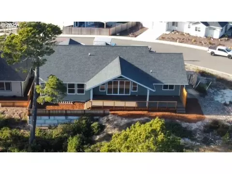 560 Tournament Dr, Florence, OR 97439