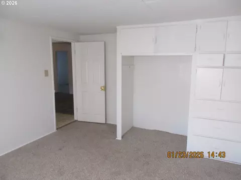 Bedroom - 180 E Second Ave, Sutherlin, OR 97479 photo 1 of 4